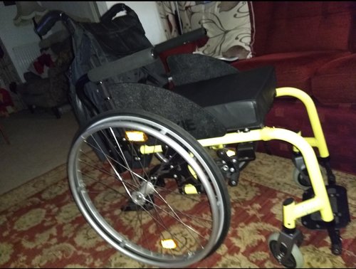 Quickie Neon – Manual Wheelchair